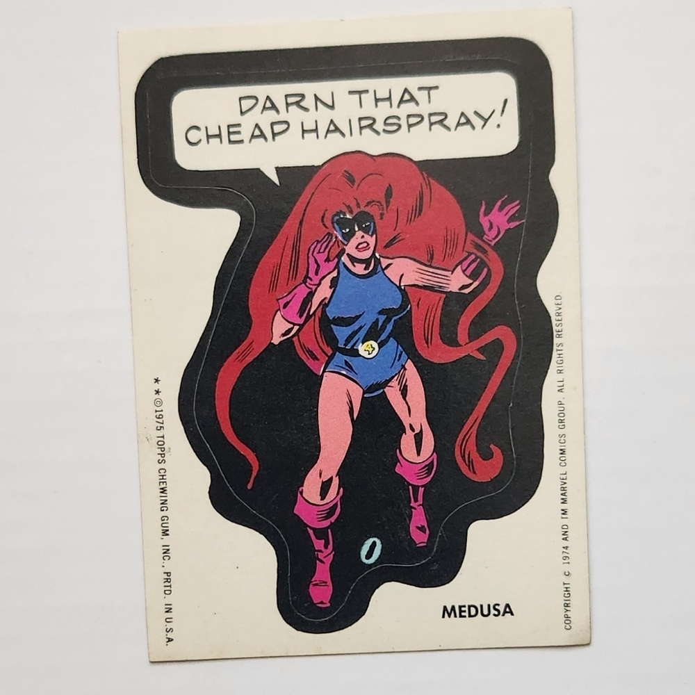 💥 Vintage 1975 Topps MARVEL Super Heroes Sticker - MEDUSA trading card🦸♀️✨